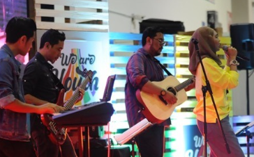 Agro Youth MAHA 2022 — panel discussion with guests on stage